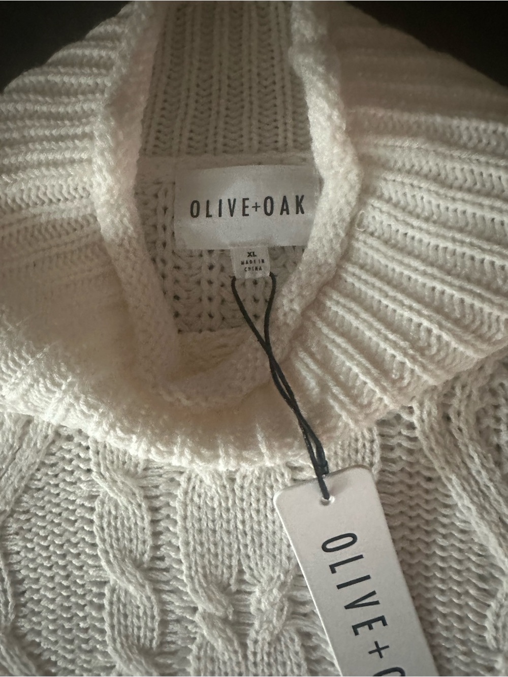🍦Olive & Oak Cream Cable Knit Sleeveless Sweater Vest 🍦 - Picture 3 of 4